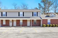 Cozy Patio and Open Living Space Await - Charming Townhome Hotels near Bud Walton Arena