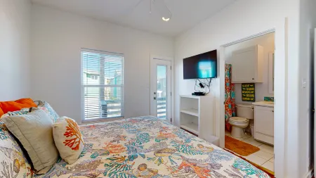 Shared Pool, Golf Cart Access Отели рядом с достопримечательностью «Fly It Port ' A»