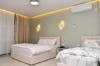 London Restaurant Hotel Отели в г. Кукес
