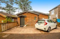 Cozy house with WiFi, sweeping ocean views, & nearby beach access