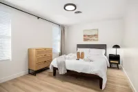 Open Living Space with Natural Light - Charming Modern Haven Hotels in Morton Township