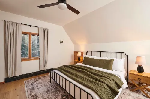 Charming Chalet with Deck and Fire Pit - Serene Nature Retreat