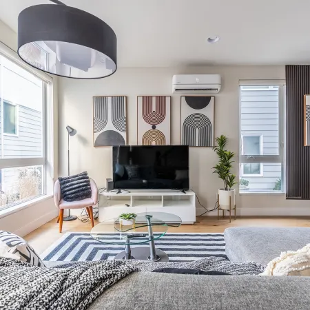4BR | BBQ, Views, Rooftop | Eastlake | Sophari