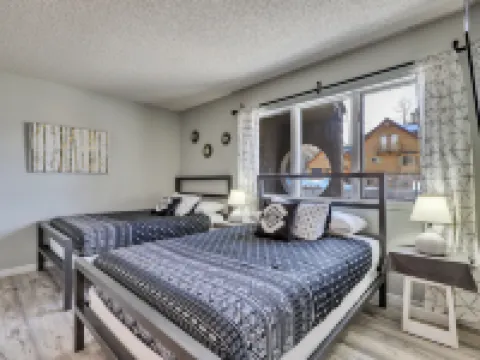 Mountain Views and Wood-Burning Fireplace - Inviting Mountain Haven