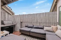 Stylish Condo with Community Pool and Spa - Charming Coastal Escape