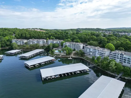 Two Balconies and Community Pools - Stunning Lakefront Haven Hotel a Village of Four Seasons
