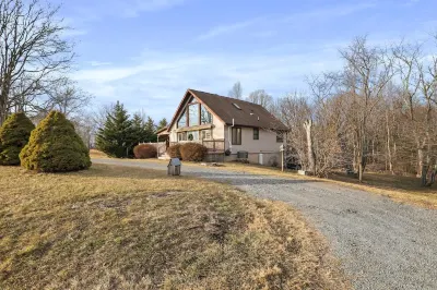 Charming Mountain Retreat with Hot Tub and Game Room - Cozy Haven Hotel a 