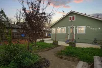 Fenced Yard and Close to Downtown Attractions - Cozy Charming Hotels in Davis