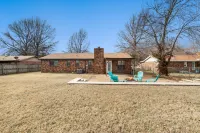 Fenced Yard with Fire Pit and Near Dining Options - Charming Retreat Hotels in Johnson