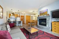 Mountain Views and Cozy Fireplace - Charming Mountain Getaway