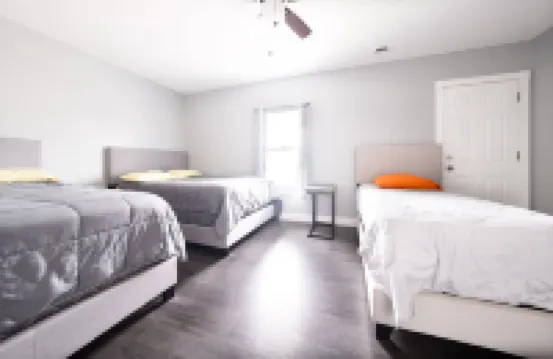 Spacious Home with Modern Amenities and High-Speed Wifi - Cozy Oasis