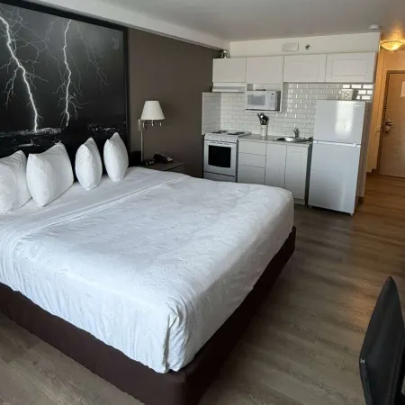 Super 8 by Wyndham Dawson Creek