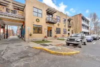 The Juliette Loft: Historic Charm Meets Modern Comfort in Downtown Kingsport Hotel dekat The Kingsport Greenbelt