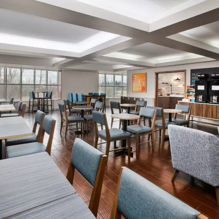 Holiday Inn Express & Suites AUBURN HILLS by IHG