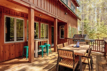 Secluded cabin on Betsie River with hot tub & firepit. Minutes to Crystal Mtn