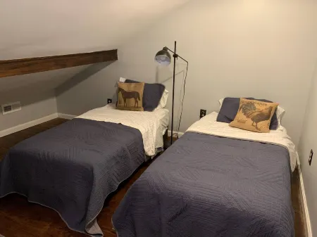 Relaxing Pool Area and Scenic Sunsets - Charming Farm Stay