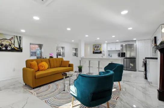 Charming Escape with Free Parking and Modern Amenities - Cozy Haven