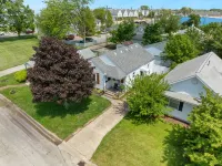 Private Patio and Lake Peekaboo Views - Charming Sunlit Escape Hotels in Port Clinton