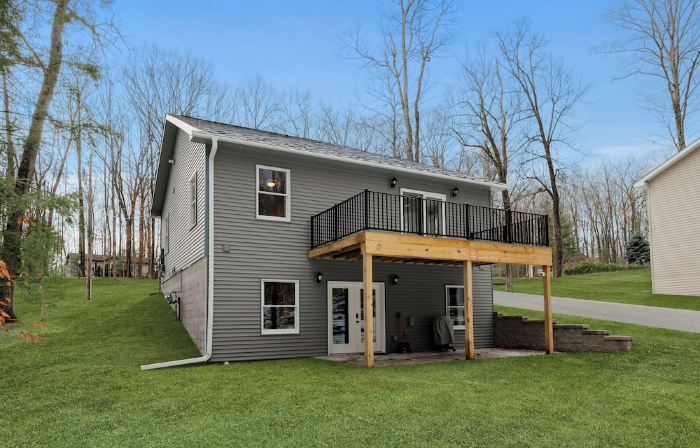 Newly built modern gem w/ Sanford Lake access close to Traverse City & Dunes