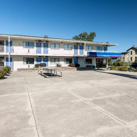 Motel 6 Janesville, WI