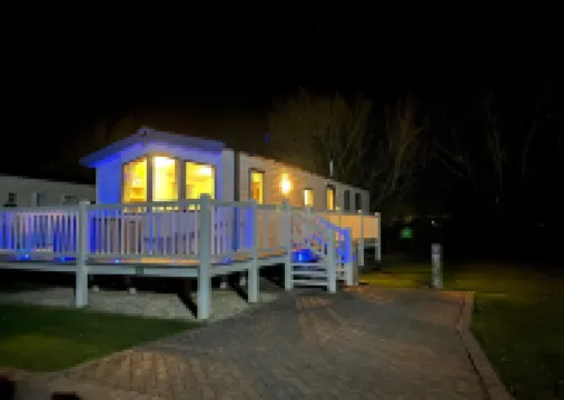 Premium Location - Sleeps 6 - Caravan on the Lakes Hotels in 