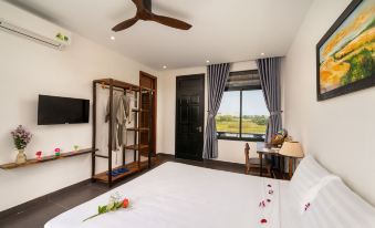 The Boathouse Riverside Homestay
