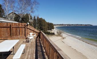 Algoma Beach Motel