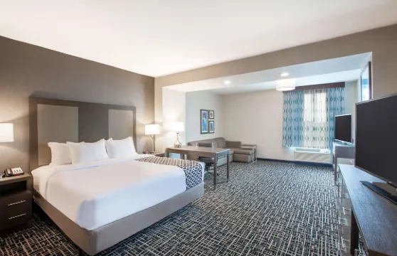 聖馬科斯奧特萊斯購物中心拉昆塔温德姆套房酒店