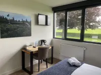 Logis Hôtel & Restaurant de l'Aérodrome de la Baie de Somme Hotels in Saint-Riquier