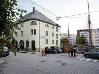 In the Heart of Brosundet! Fully equipped 3 Bed Room Ap Hotels in Skjong
