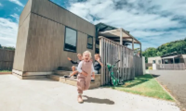 瓦南布爾沖浪道假日公園