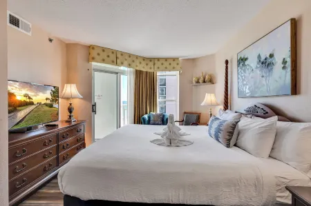 Stunning Condo with Wall-to-Wall Windows Overlooking Ocean Отели рядом с достопримечательностью «Мертл-Бич»