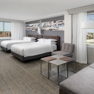 Kansas City Marriott Country Club Plaza Hotels near Hyde Park