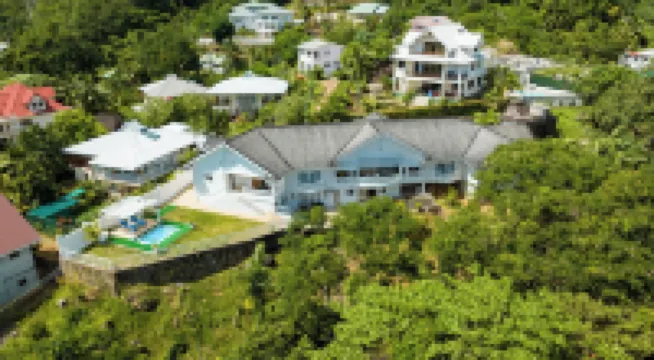 2 Bed Villa - Sleeps 4 - Pets - Pool - Garden