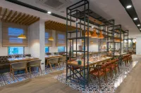 Novum Garden Side Hotel - 5-Star