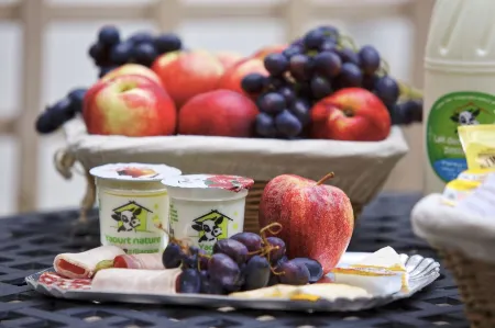 Hotel Saint Georges Отели рядом со станцией TROYES RAILWAY STATION