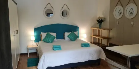 A Vue Guesthouse Отели в г. Сомерсет-Уэст