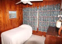 Ocean Front Vacation Home with a Large Screened-in Patio by RedAwning - Balkon