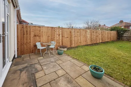 Host & Stay - Wardman Crescent Отели рядом с достопримечательностью «Kirkleatham Owl Centre»