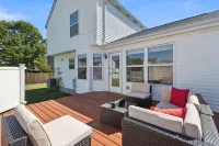 Tranquil Pet Friendly Retreat 3 Bedroom Residence by Estephanie Valdez