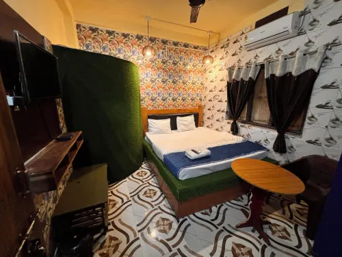 Plush hotels - 2-Star