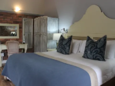 Le Petit Paris Hotels in Stellenbosch