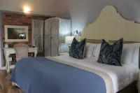 Le Petit Paris Hotels in Franschhoek