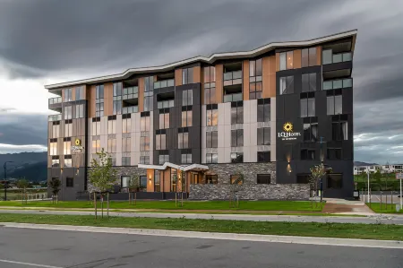 La Quinta by Wyndham Remarkables Park Queenstown Отели рядом с достопримечательностью «Lake Hayes Walkway»
