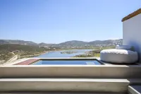 Nasta Suites & Villas Intentional Living Mykonos - vue sur la montagne