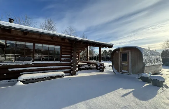 海峽灣舒適木屋隱居處 近海和森林 - 桑拿和户外生活