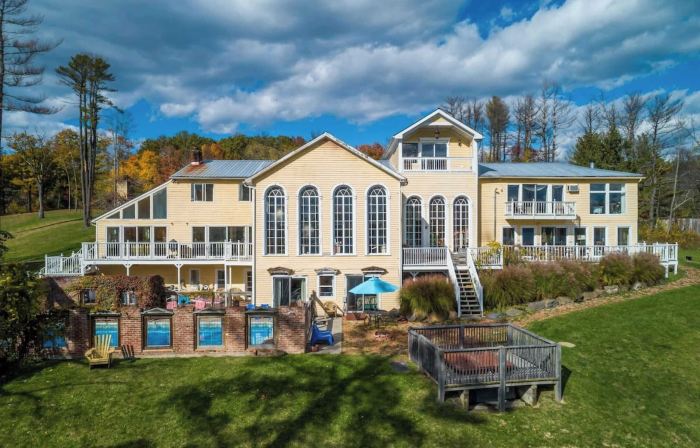 River House by AvantStay