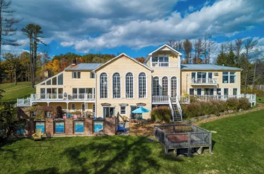 River House by AvantStay Historic Secluded Estate on the Hudson River w Pool Sleeps 24