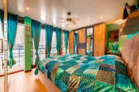 Cozy Lodge Retreat Close to Amsterdam on the Vecht Hotel dekat Eemhof Trout Fishing