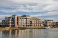 Holiday Inn Express & Suites Texarkana Hotel dekat Texarkana College